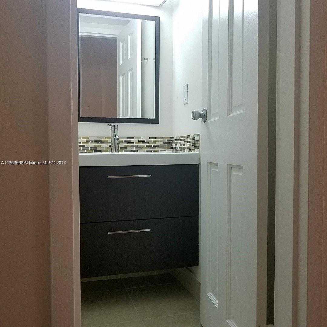 Small Image of 17021 NORTH BAY RD #728, Sunny Isles Beach Number 7