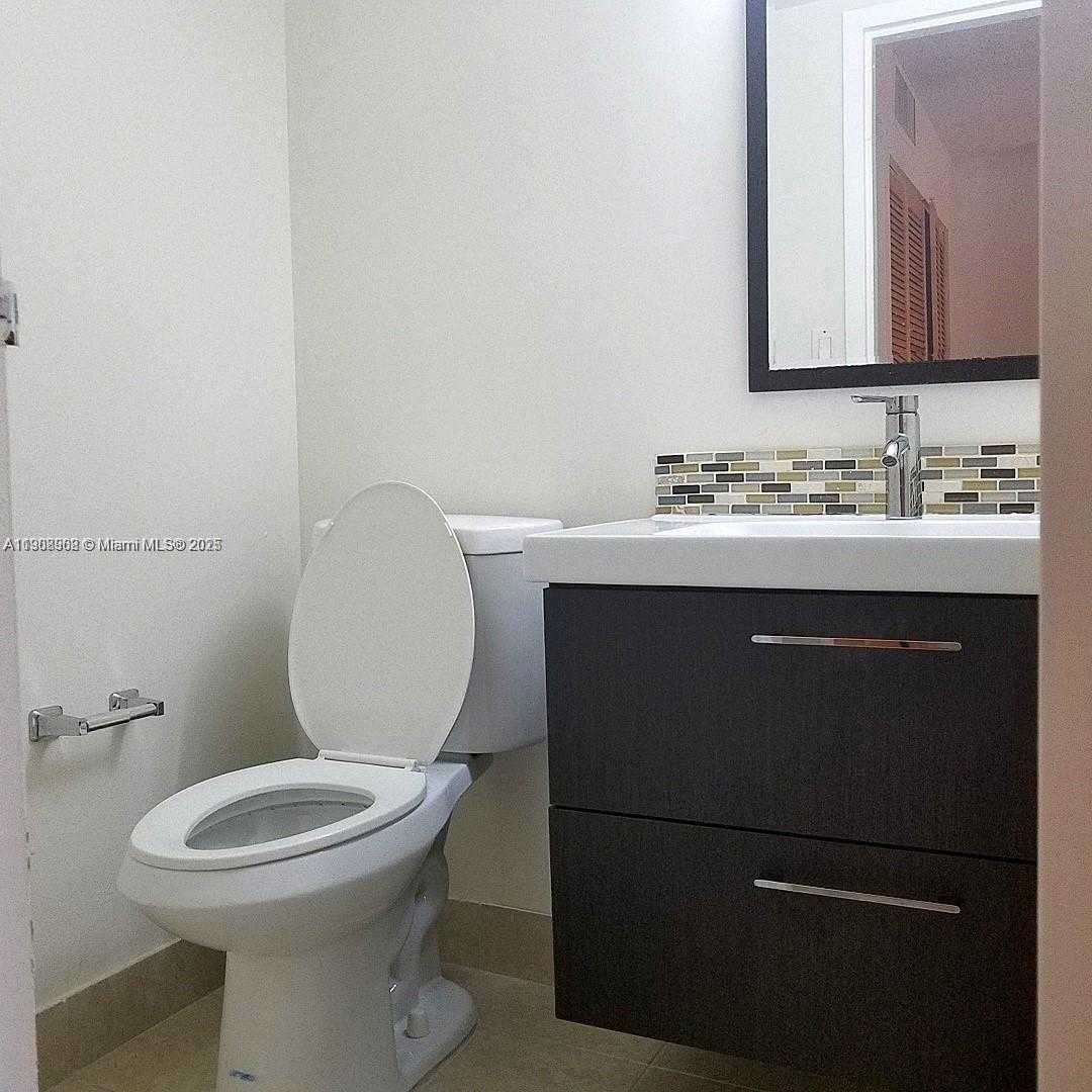 Small Image of 17021 NORTH BAY RD #728, Sunny Isles Beach Number 8