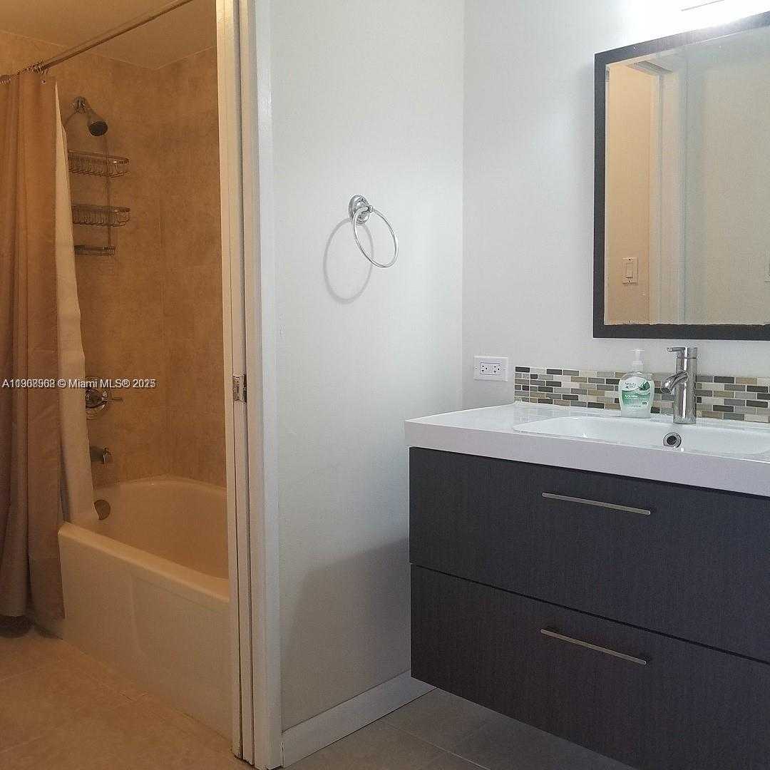 Small Image of 17021 NORTH BAY RD #728, Sunny Isles Beach Number 9