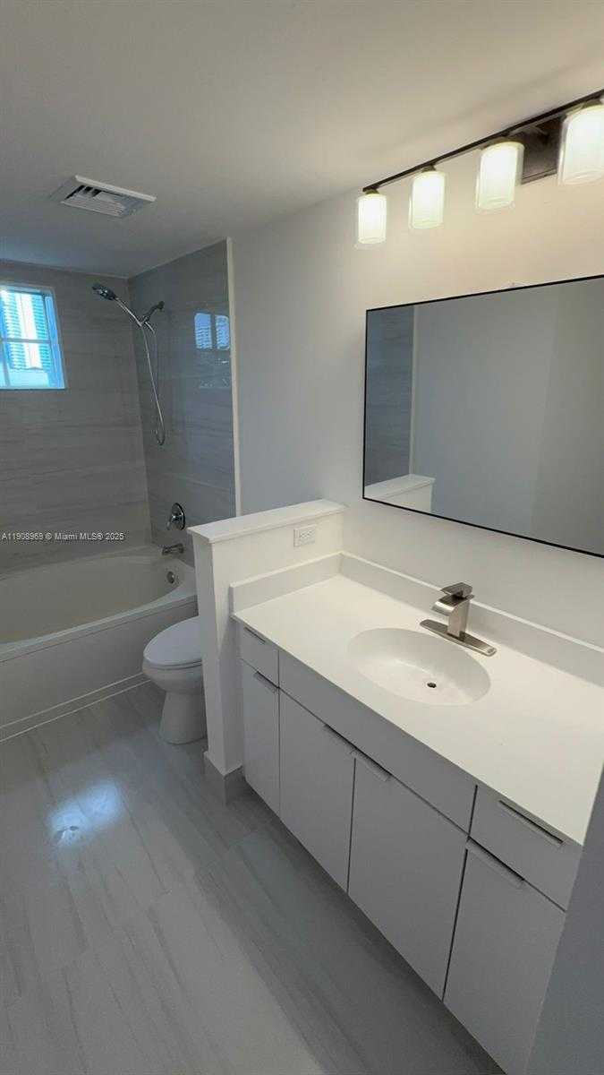 Small Image of 17100 NORTH BAY RD #1617, Sunny Isles Beach Number 11