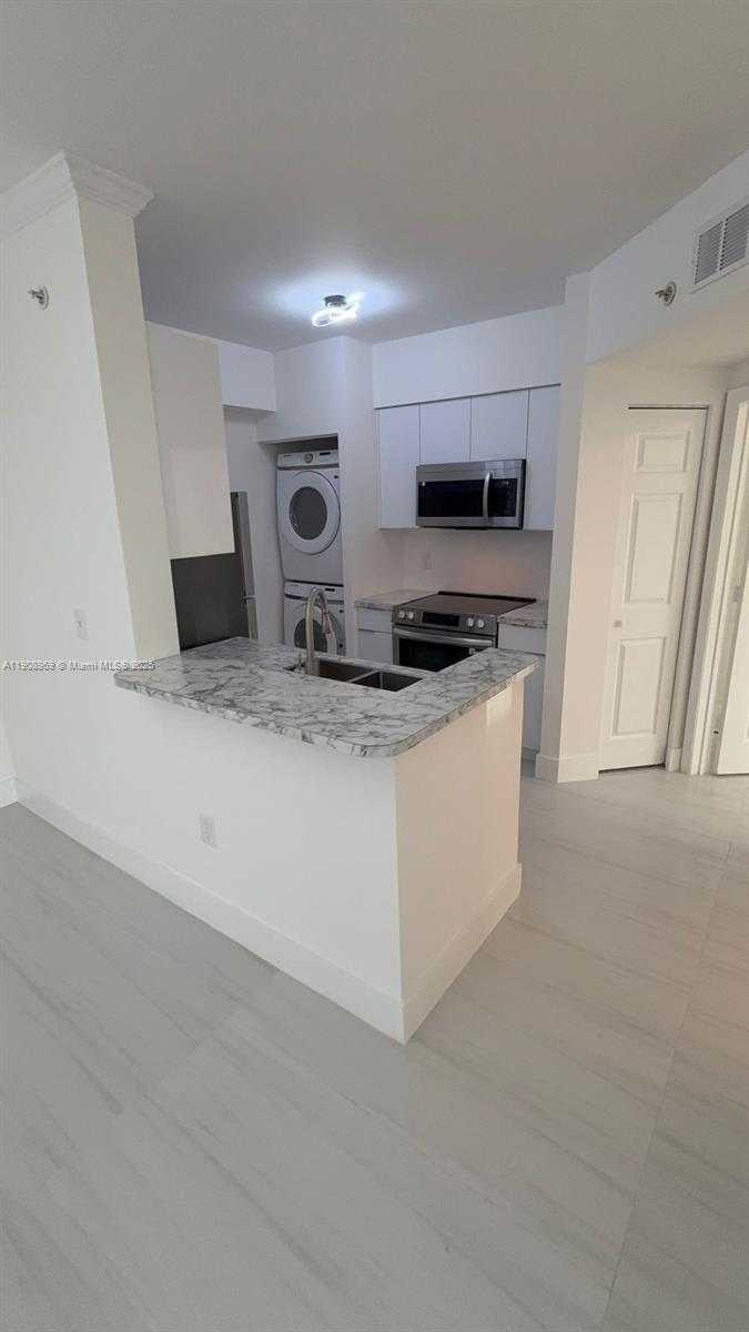 Small Image of 17100 NORTH BAY RD #1617, Sunny Isles Beach Number 3