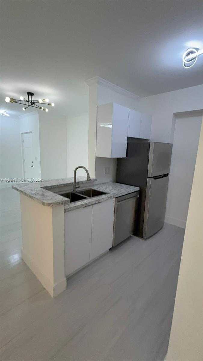 Small Image of 17100 NORTH BAY RD #1617, Sunny Isles Beach Number 4