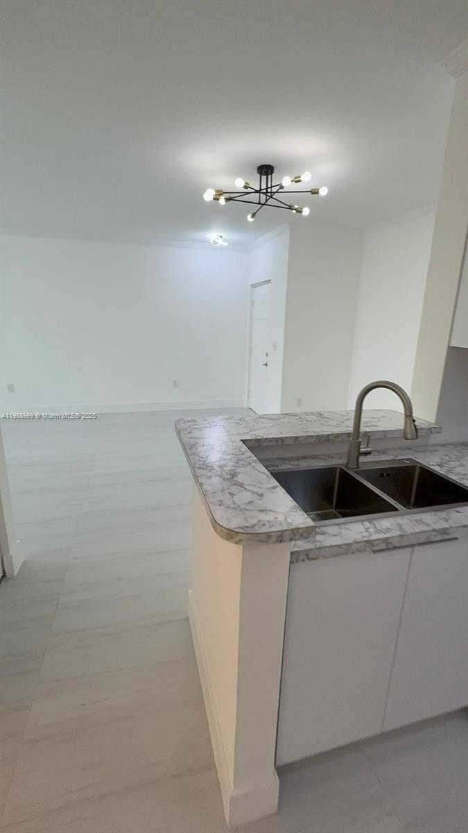 Small Image of 17100 NORTH BAY RD #1617, Sunny Isles Beach Number 5