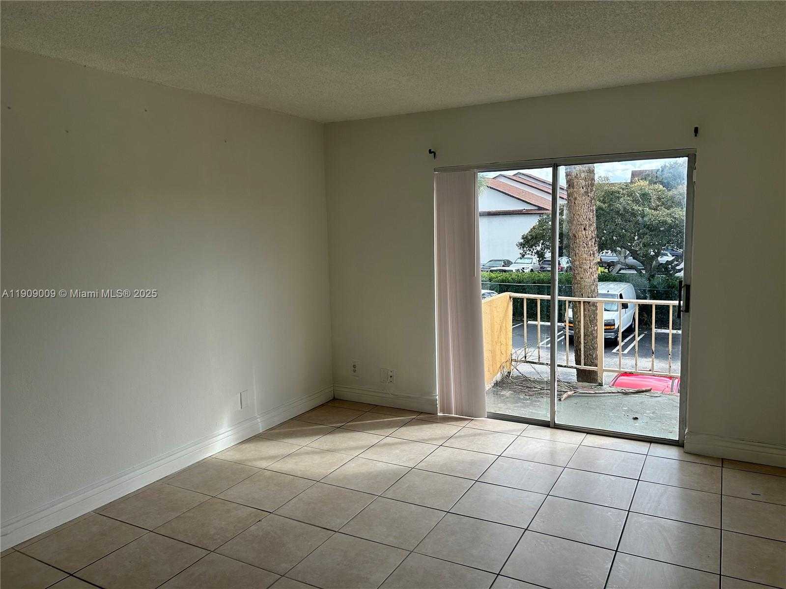 Small Image of 17911 NORTH WEST 68TH AVE #O210, Hialeah Number 5