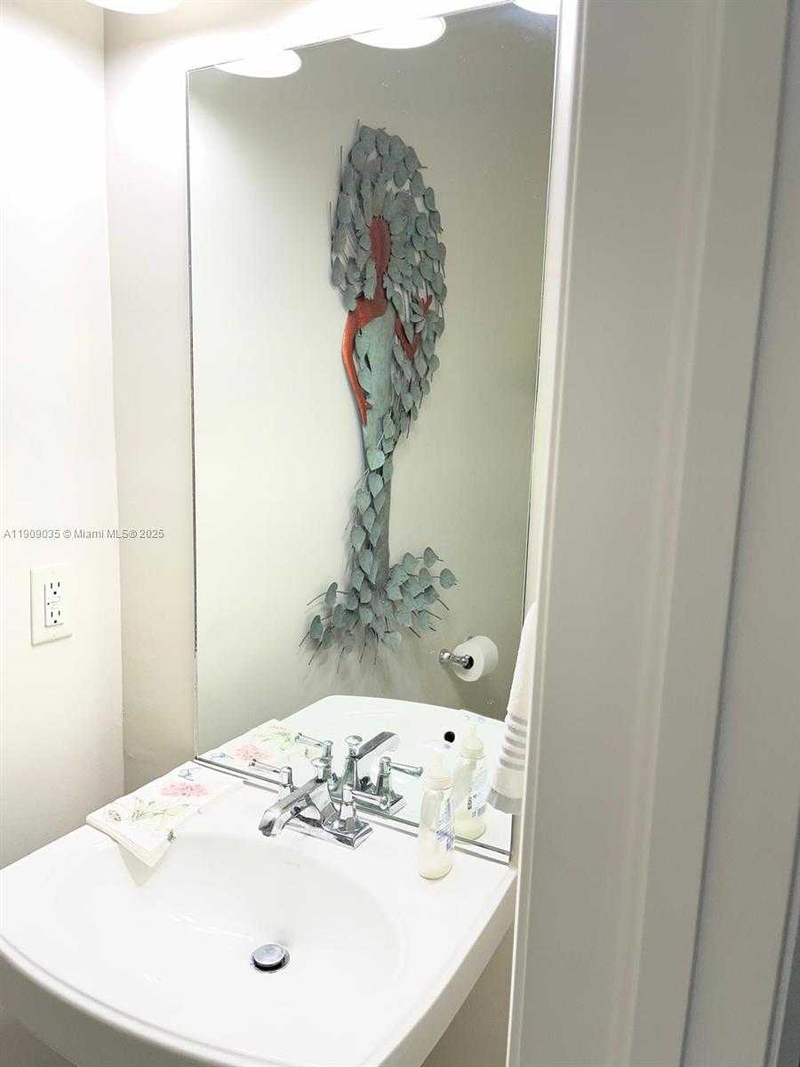 Small Image of 1300 PONCE DE LEON BLVD #1108, Coral Gables Number 11