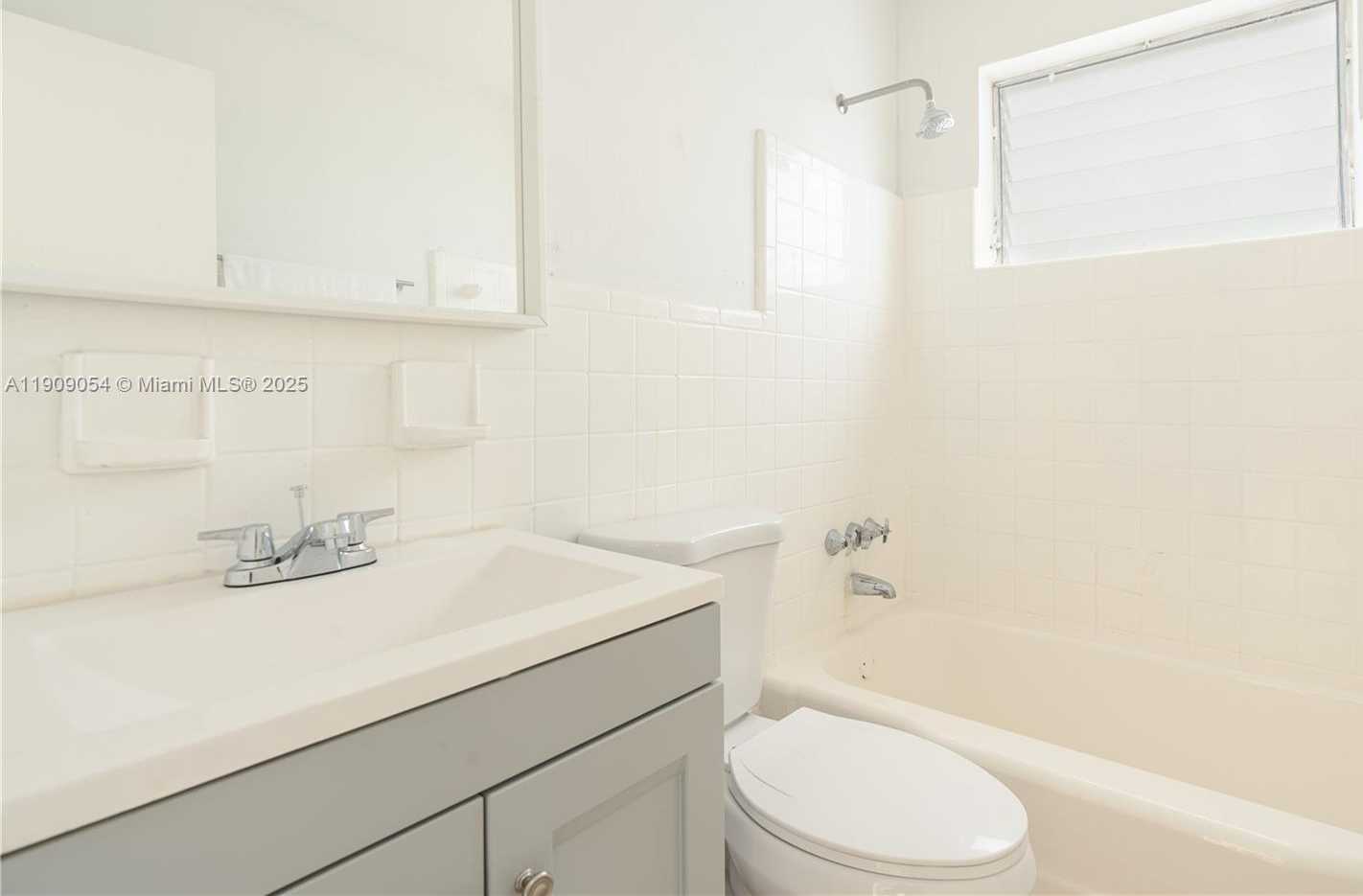 Small Image of 7311 GARY AVE #21, Miami Beach Number 4