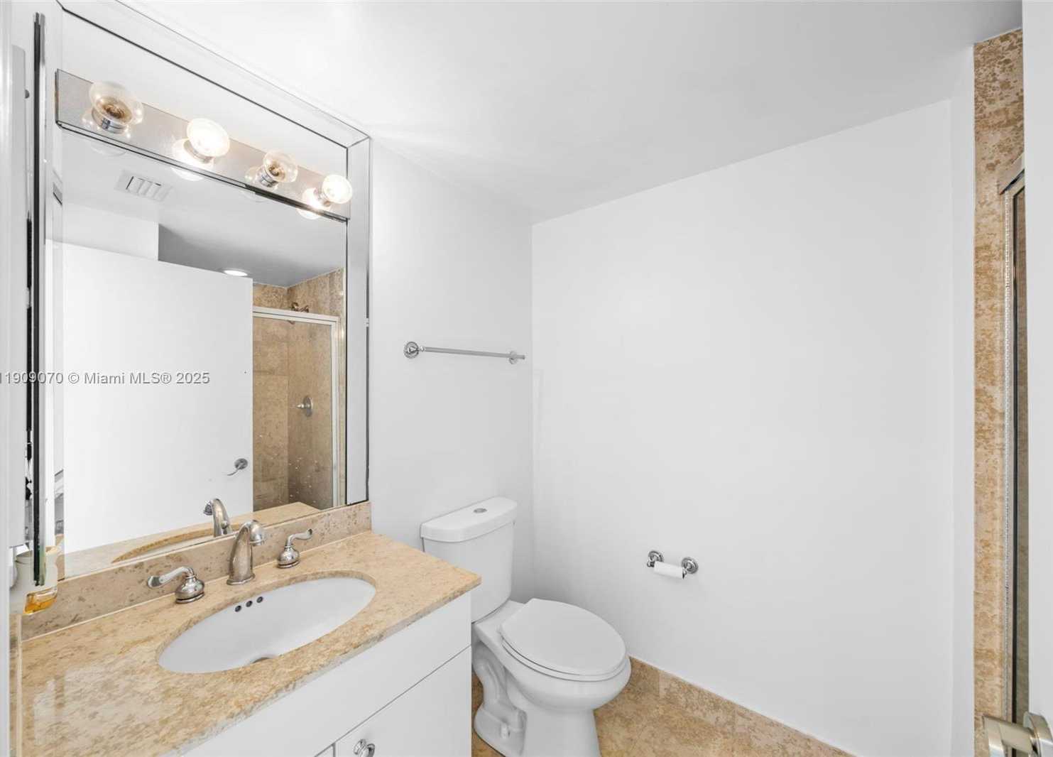 Small Image of 4775 COLLINS AVE #1903, Miami Beach Number 26