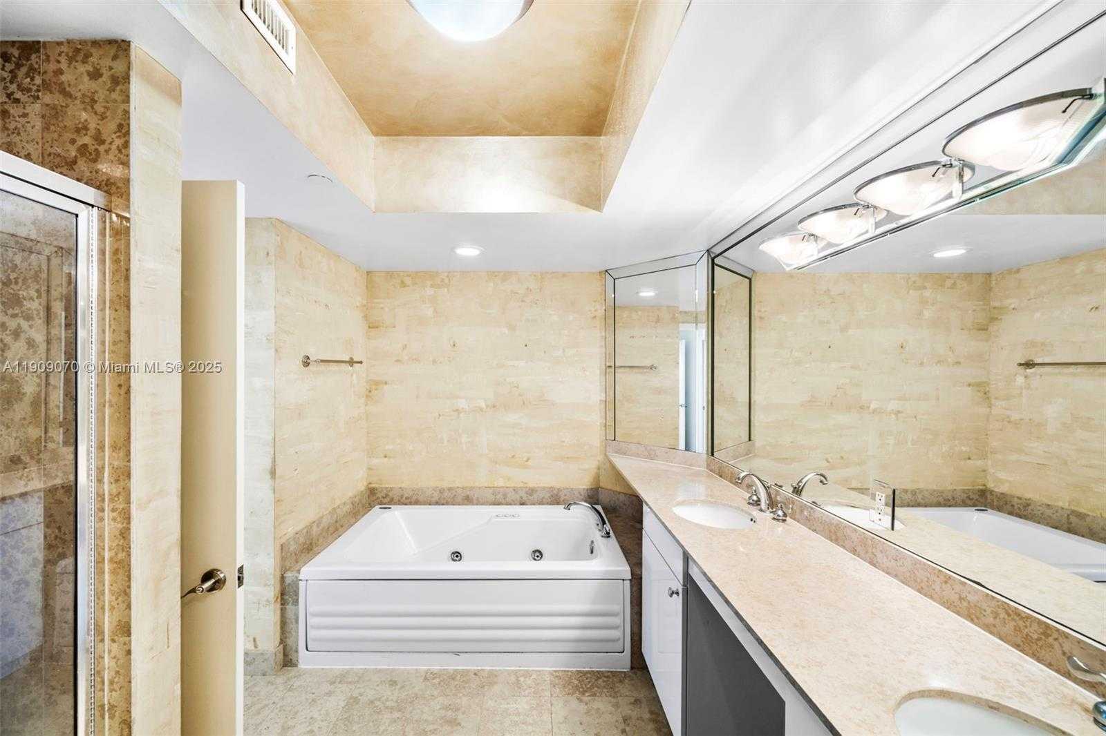 Small Image of 4775 COLLINS AVE #1903, Miami Beach Number 33