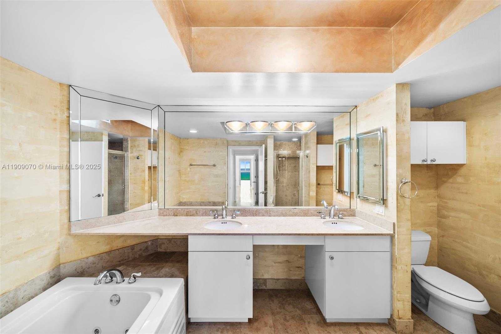 Small Image of 4775 COLLINS AVE #1903, Miami Beach Number 37