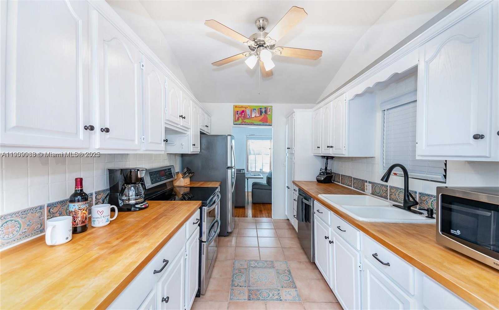 Small Image of 2379 OVERBROOK ST, Coconut Grove Number 16