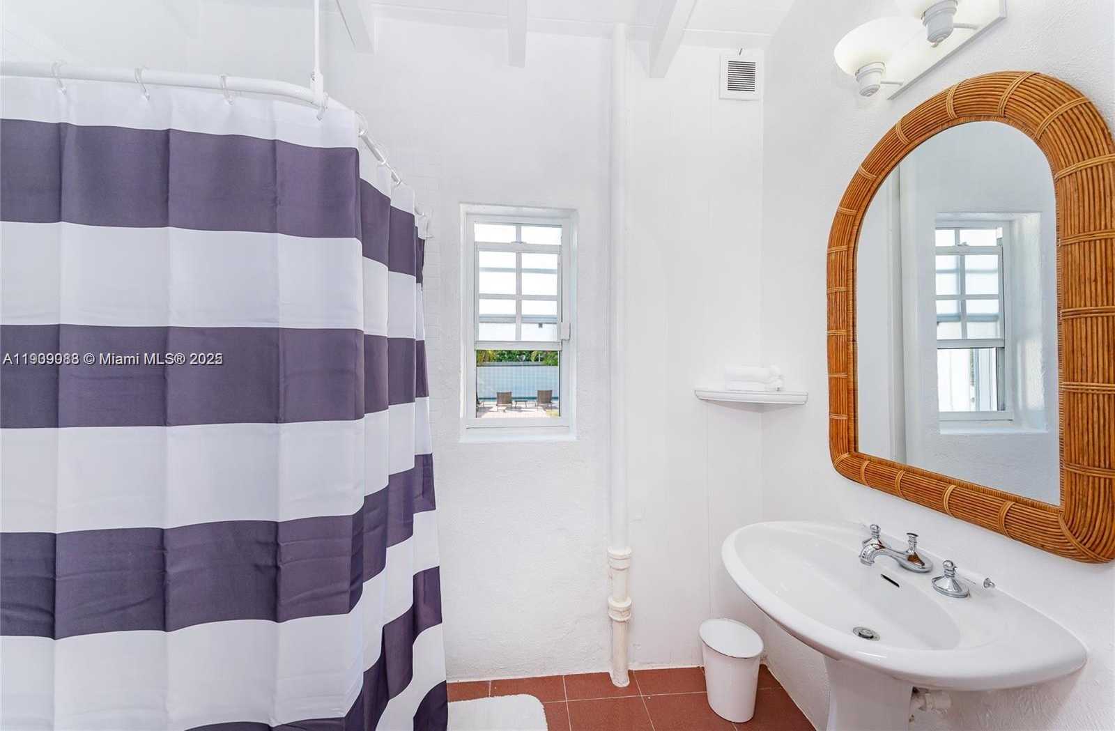 Small Image of 2379 OVERBROOK ST, Coconut Grove Number 22