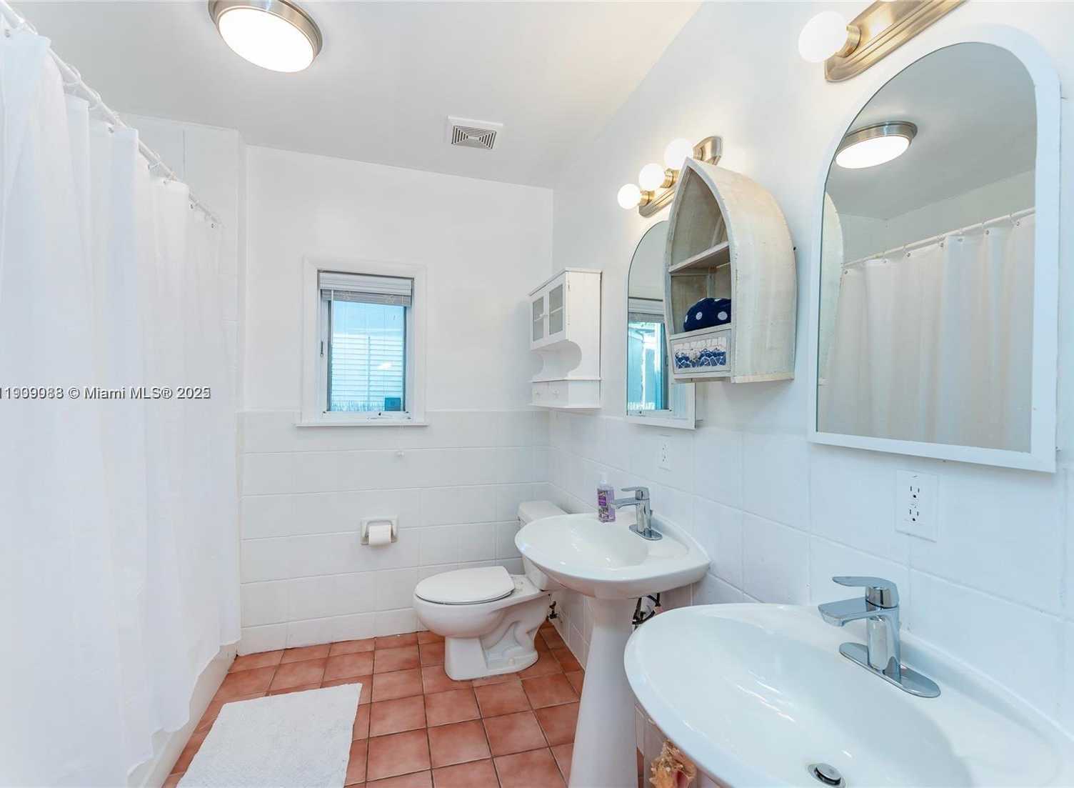 Small Image of 2379 OVERBROOK ST, Coconut Grove Number 32