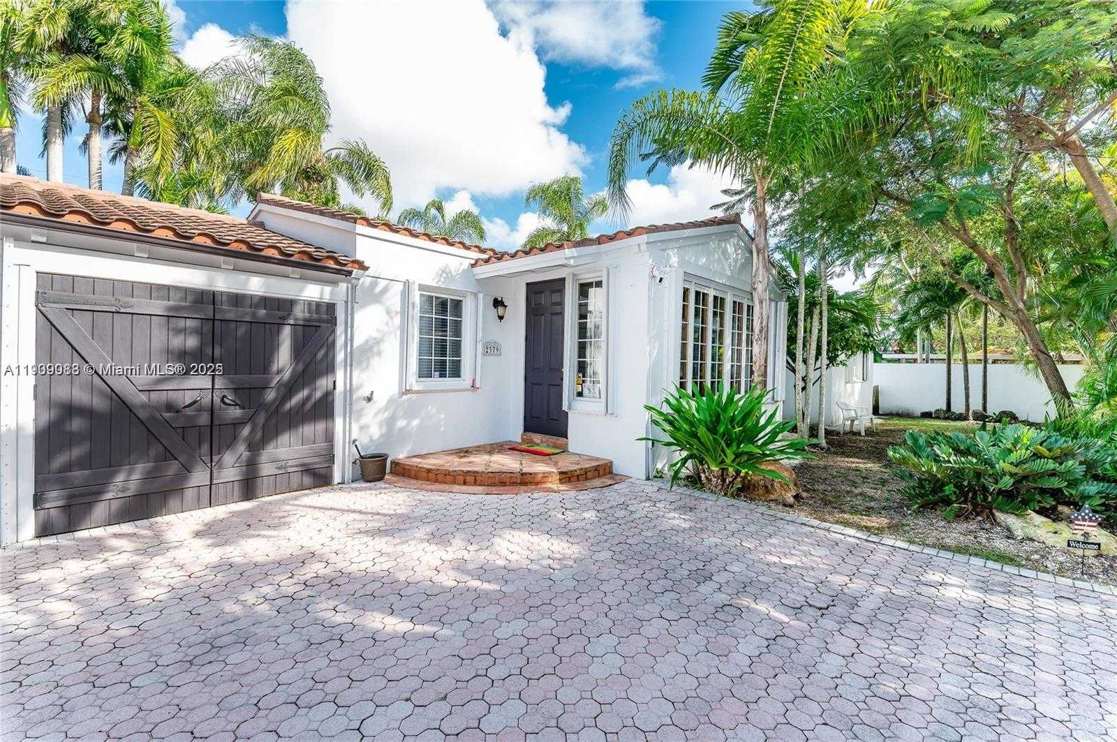 Small Image of 2379 OVERBROOK ST, Coconut Grove Number 4