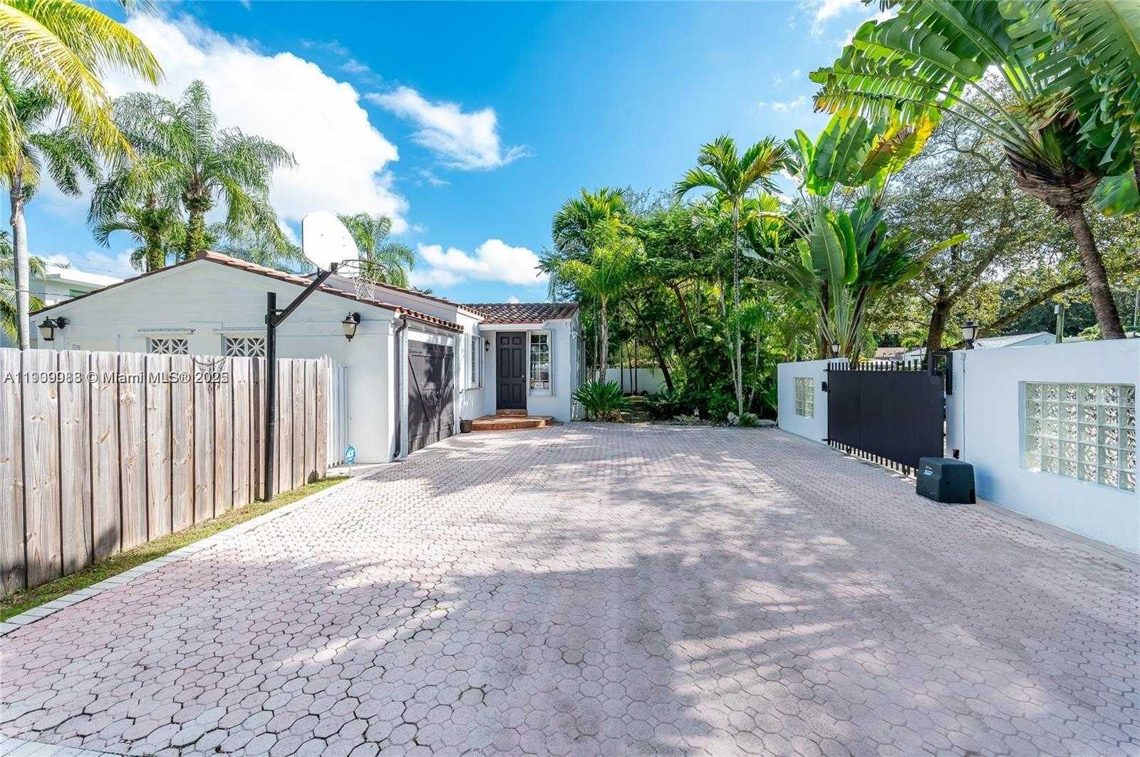 Small Image of 2379 OVERBROOK ST, Coconut Grove Number 7