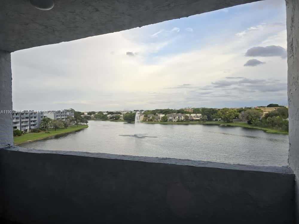 Small Image of 9351 FONTAINEBLEAU BLVD #B416, Miami Number 8