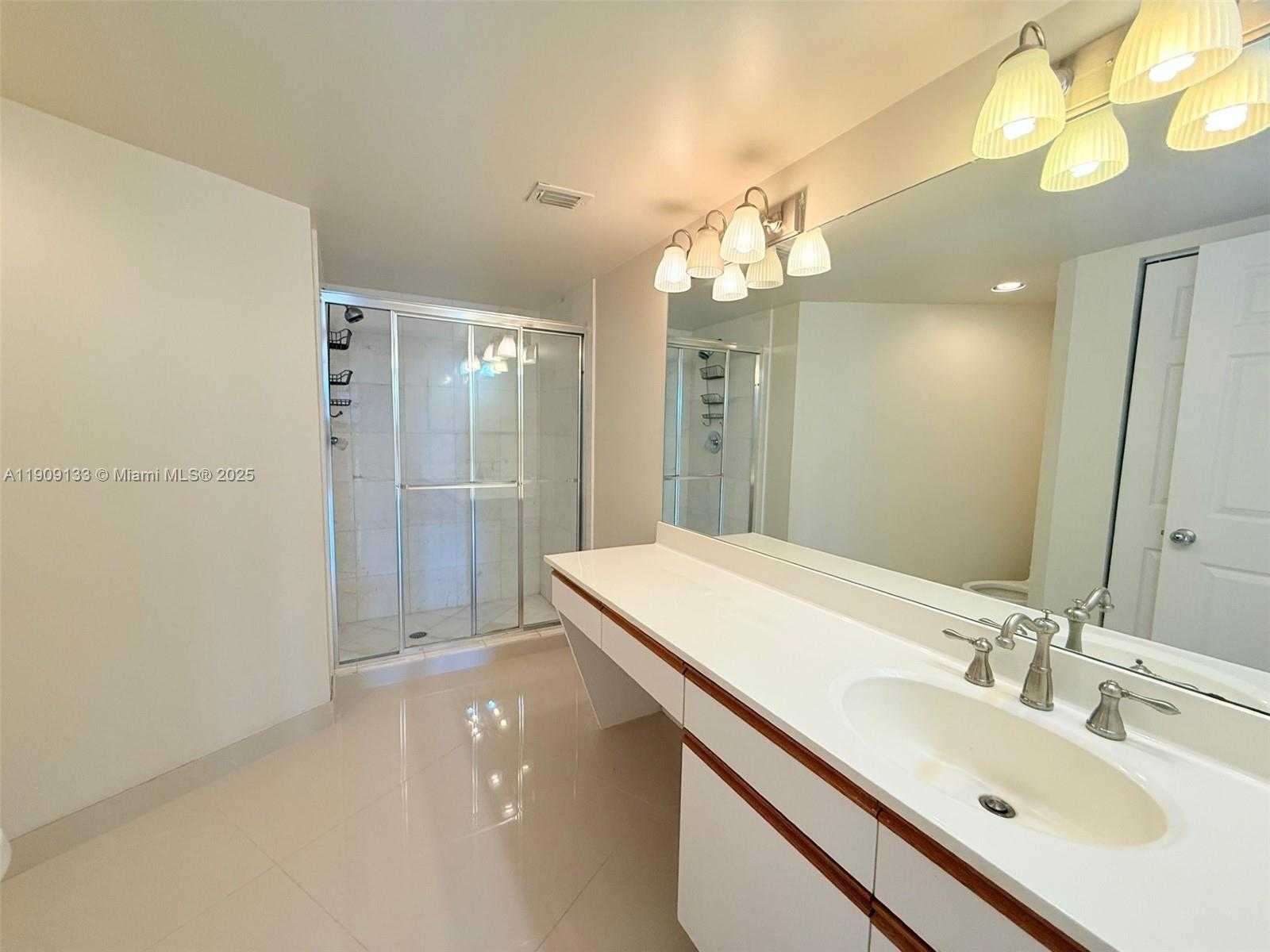 Small Image of 3530 MYSTIC POINTE DR #1204, Aventura Number 4