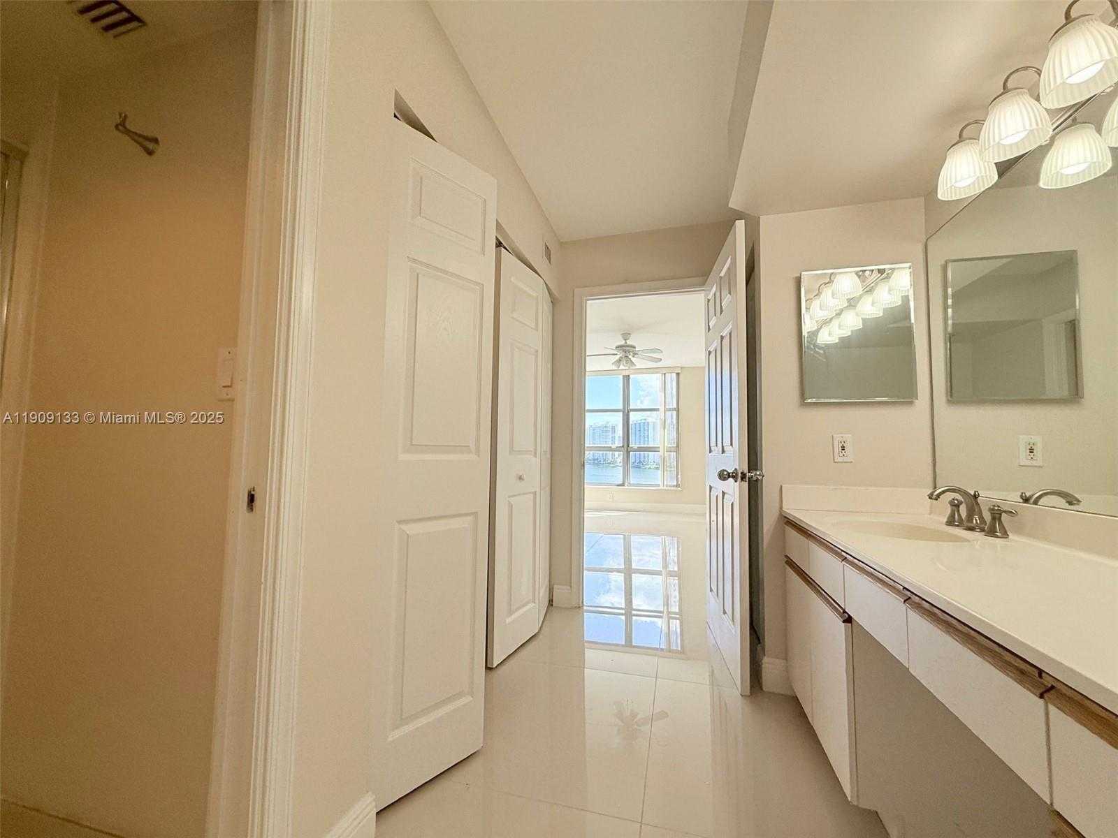 Small Image of 3530 MYSTIC POINTE DR #1204, Aventura Number 6
