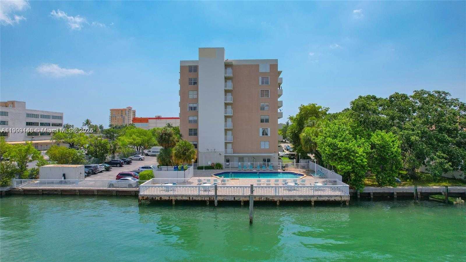 Small Image of 1455 NORTH TREASURE DR #3R, North Bay Village Number 13