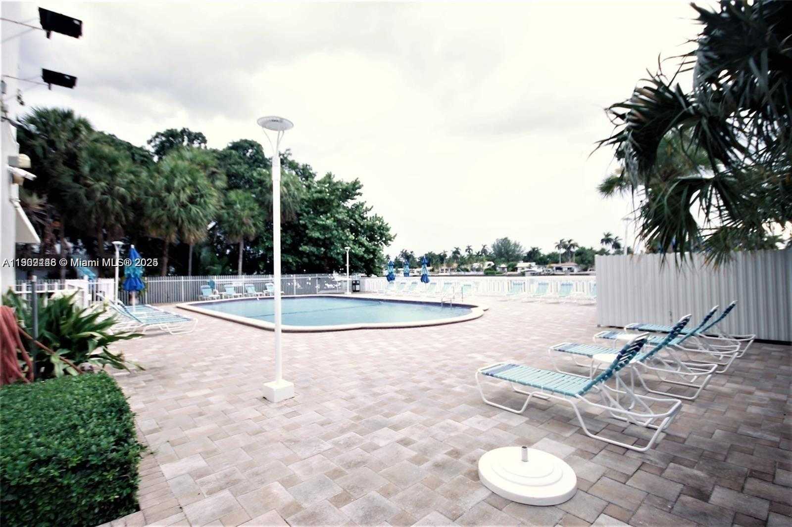 Small Image of 1455 NORTH TREASURE DR #3R, North Bay Village Number 16