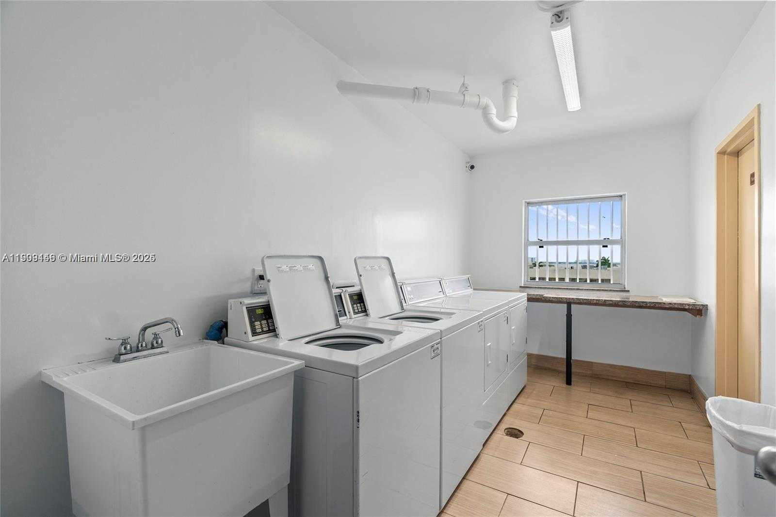 Small Image of 1455 NORTH TREASURE DR #3R, North Bay Village Number 5