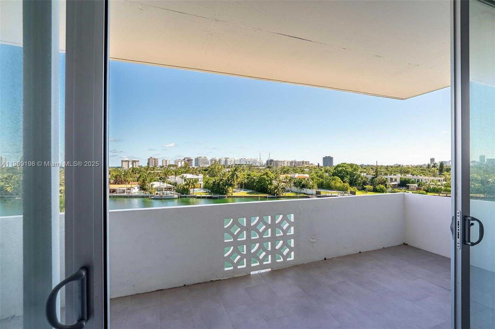 Small Image of 9101 EAST BAY HARBOR DR #606, Bay Harbor Islands Number 10