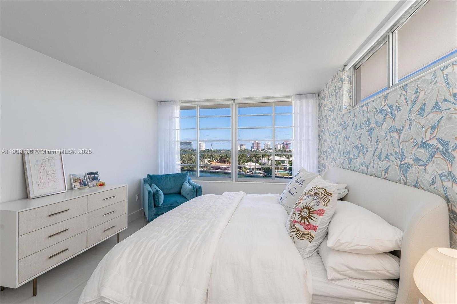 Small Image of 9101 EAST BAY HARBOR DR #606, Bay Harbor Islands Number 18