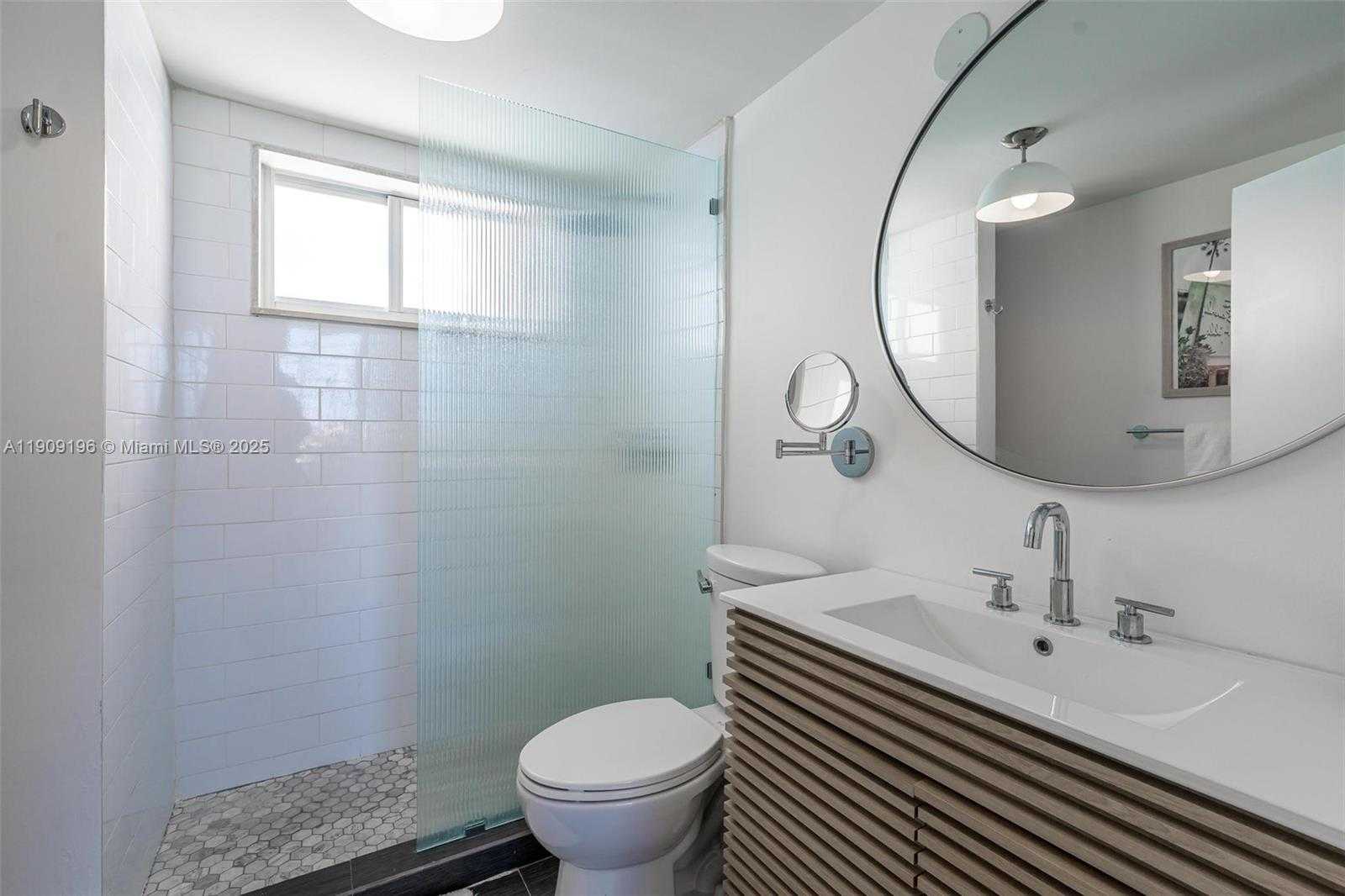 Small Image of 9101 EAST BAY HARBOR DR #606, Bay Harbor Islands Number 22