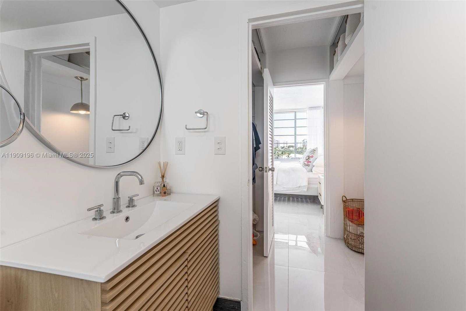 Small Image of 9101 EAST BAY HARBOR DR #606, Bay Harbor Islands Number 23