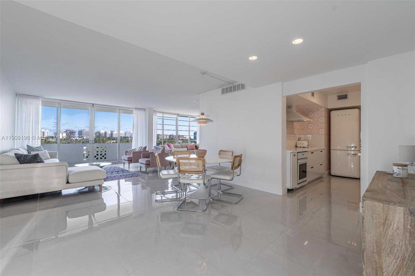 Small Image of 9101 EAST BAY HARBOR DR #606, Bay Harbor Islands Number 4