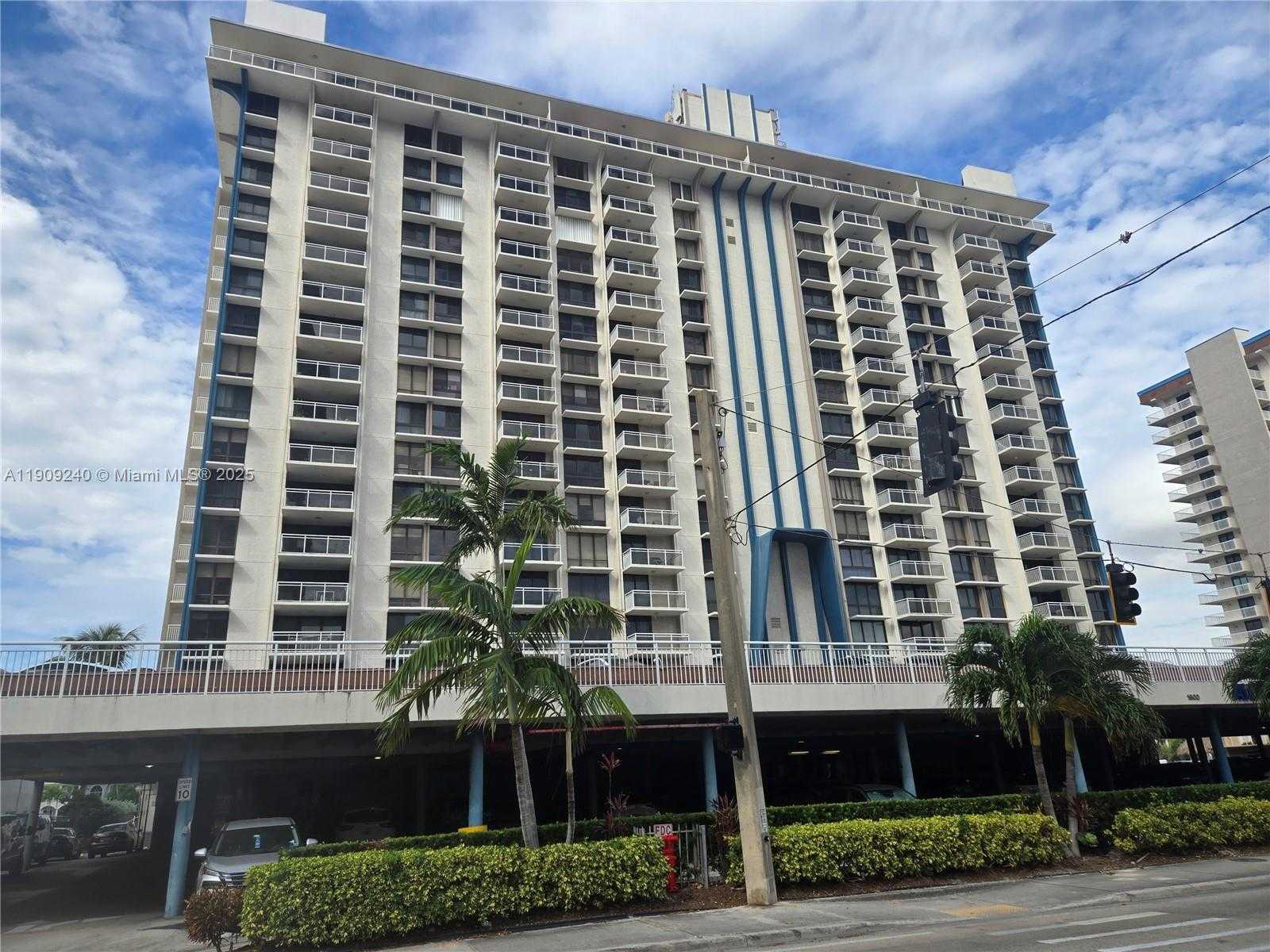 Small Image of 1600 SOUTH OCEAN DR #4I, Hollywood Number 1