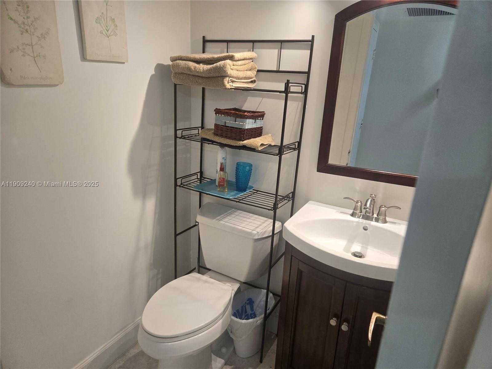 Small Image of 1600 SOUTH OCEAN DR #4I, Hollywood Number 19