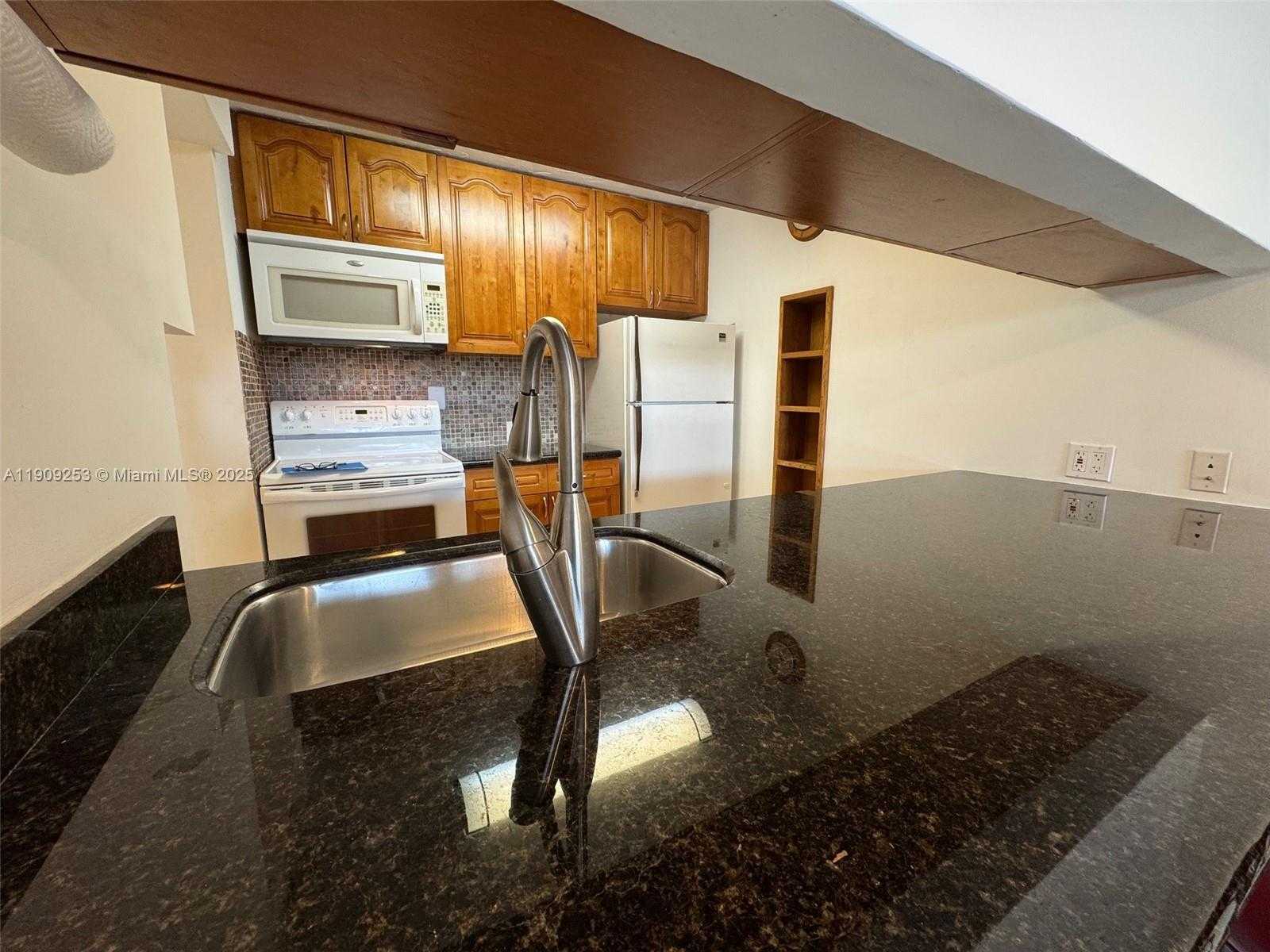 Small Image of 10700 SOUTH WEST 108TH AVE #C113, Miami Number 3