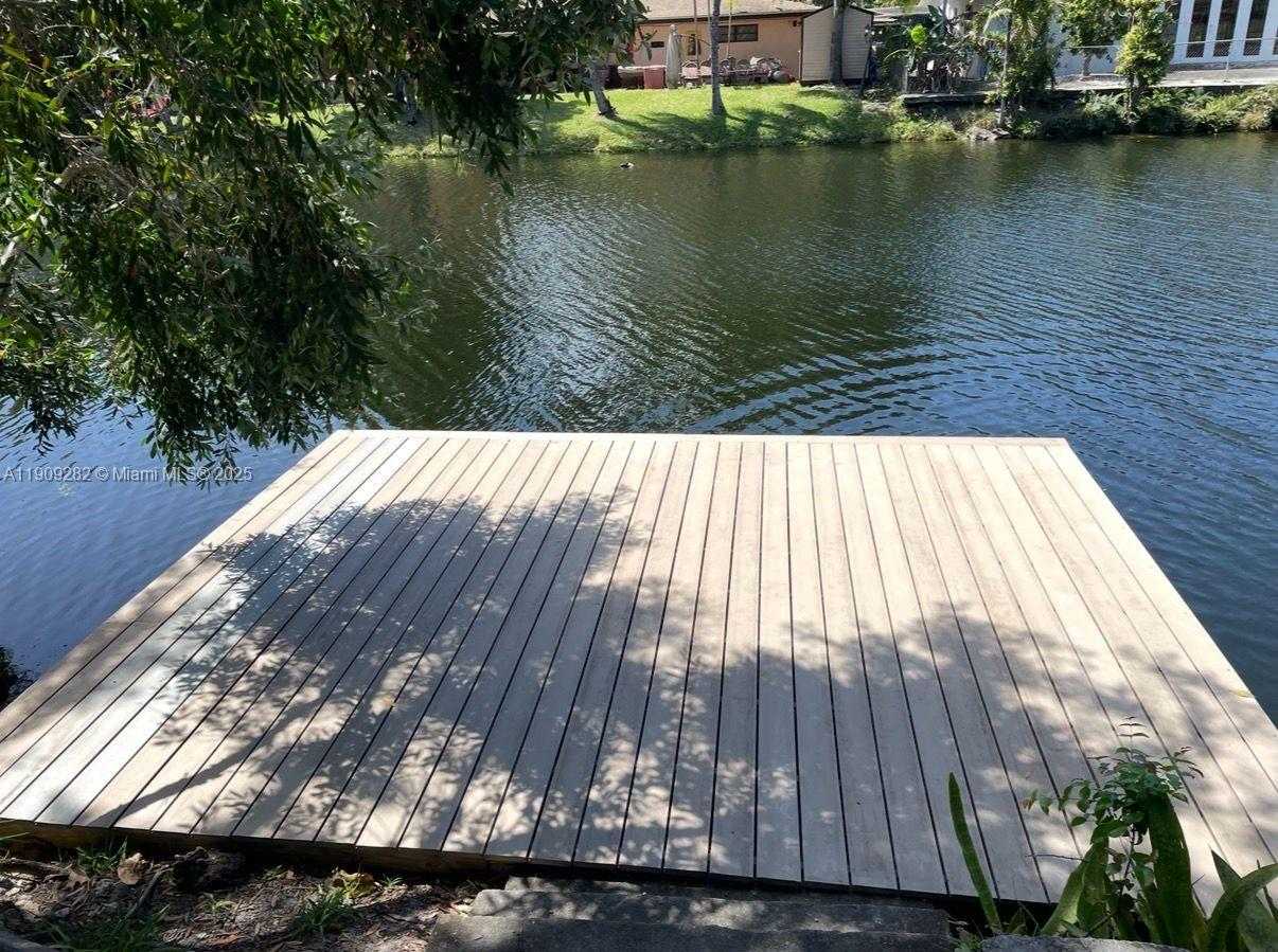 Small Image of 12330 GRIFFING BLVD, North Miami Number 17