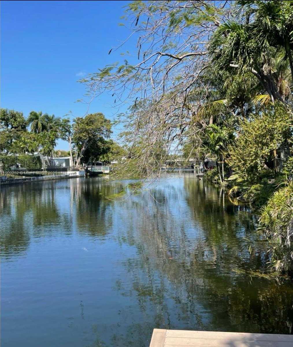 Small Image of 12330 GRIFFING BLVD, North Miami Number 3