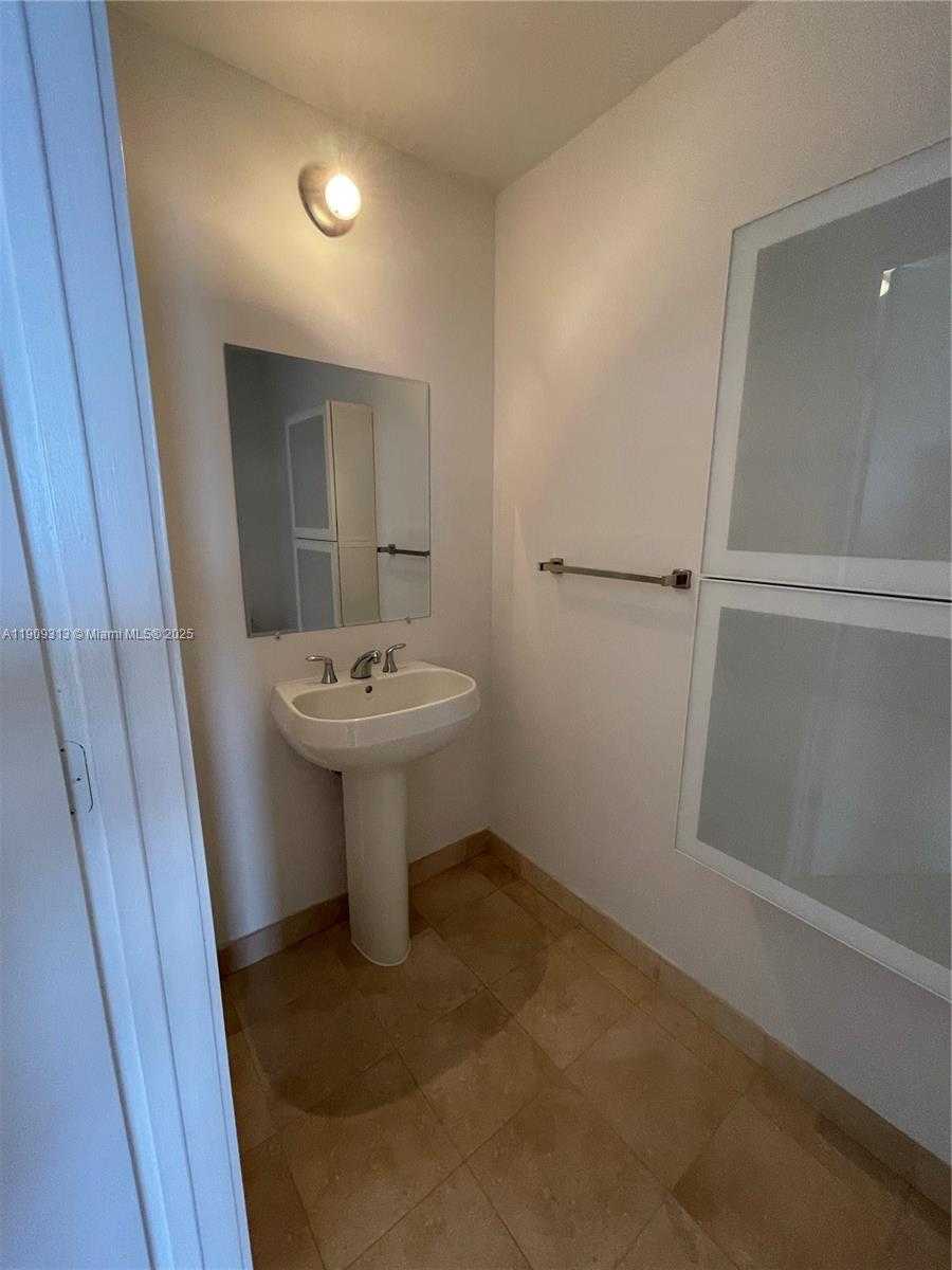 Small Image of 1060 BRICKELL AVE #3905, Miami Number 10