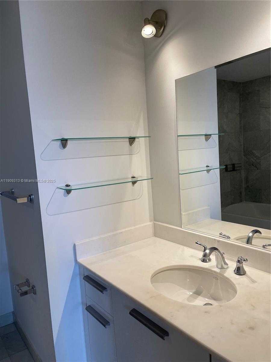 Small Image of 1060 BRICKELL AVE #3905, Miami Number 30