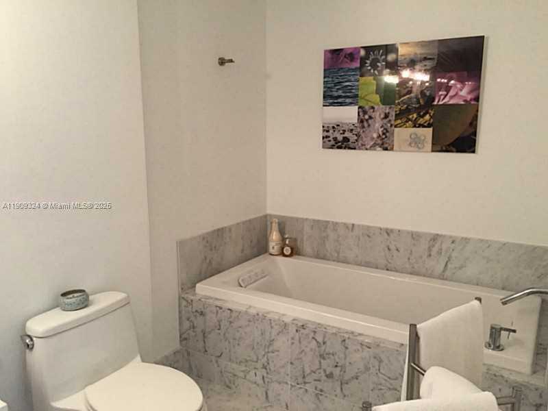 Small Image of Miami Number 10