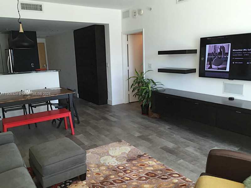 Small Image of Miami Number 19