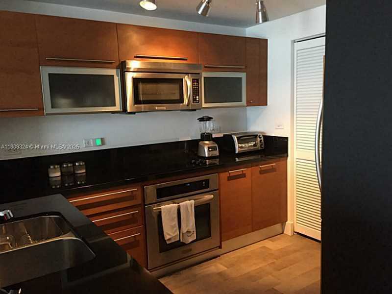 Small Image of Miami Number 30