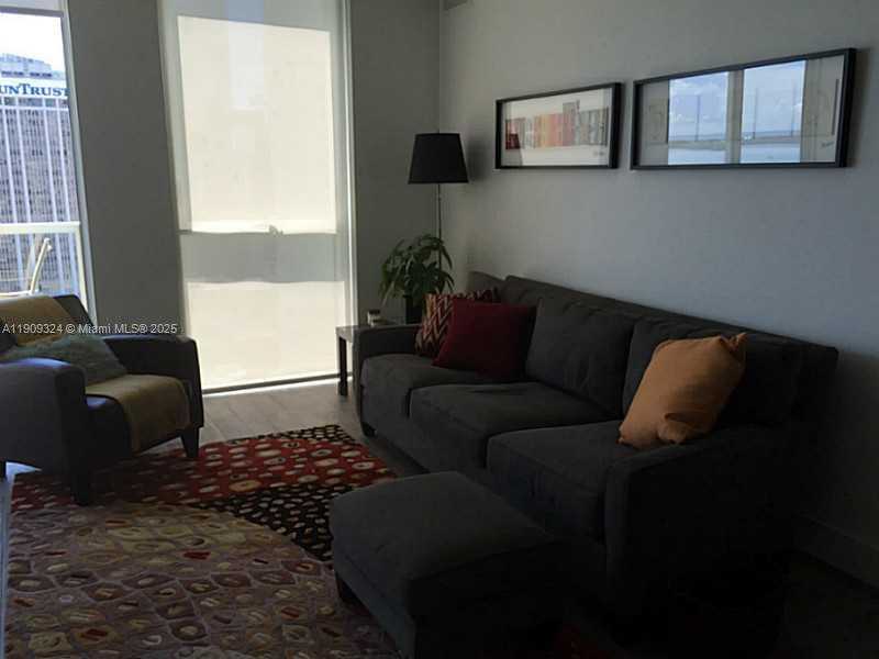 Small Image of Miami Number 33