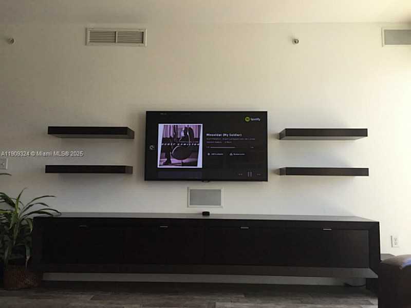 Small Image of Miami Number 34