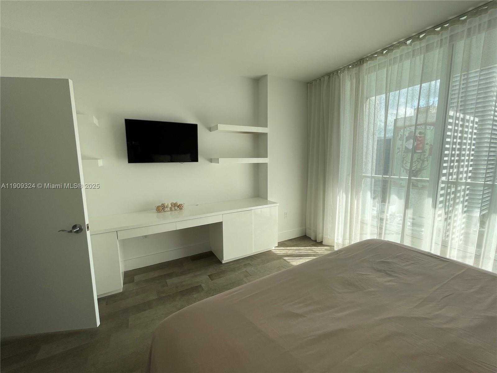 Small Image of Miami Number 40