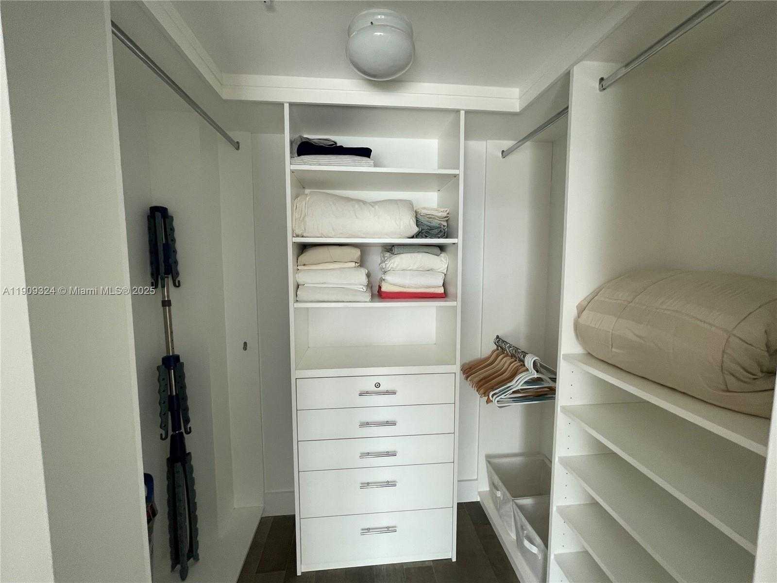 Small Image of Miami Number 41