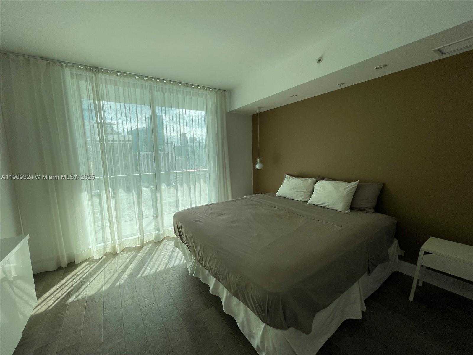 Small Image of Miami Number 42