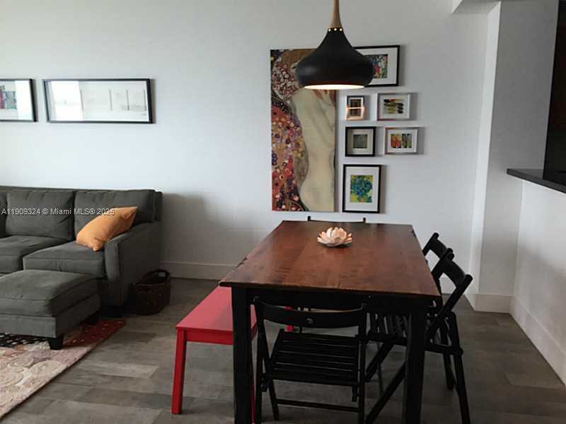 Small Image of Miami Number 5