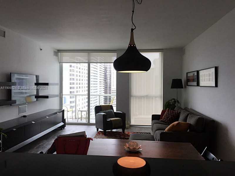 Small Image of Miami Number 7