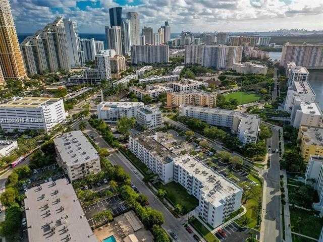 Small Image of 250 180TH DR #505, Sunny Isles Beach Number 17