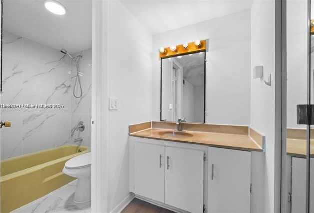 Small Image of 250 180TH DR #505, Sunny Isles Beach Number 18