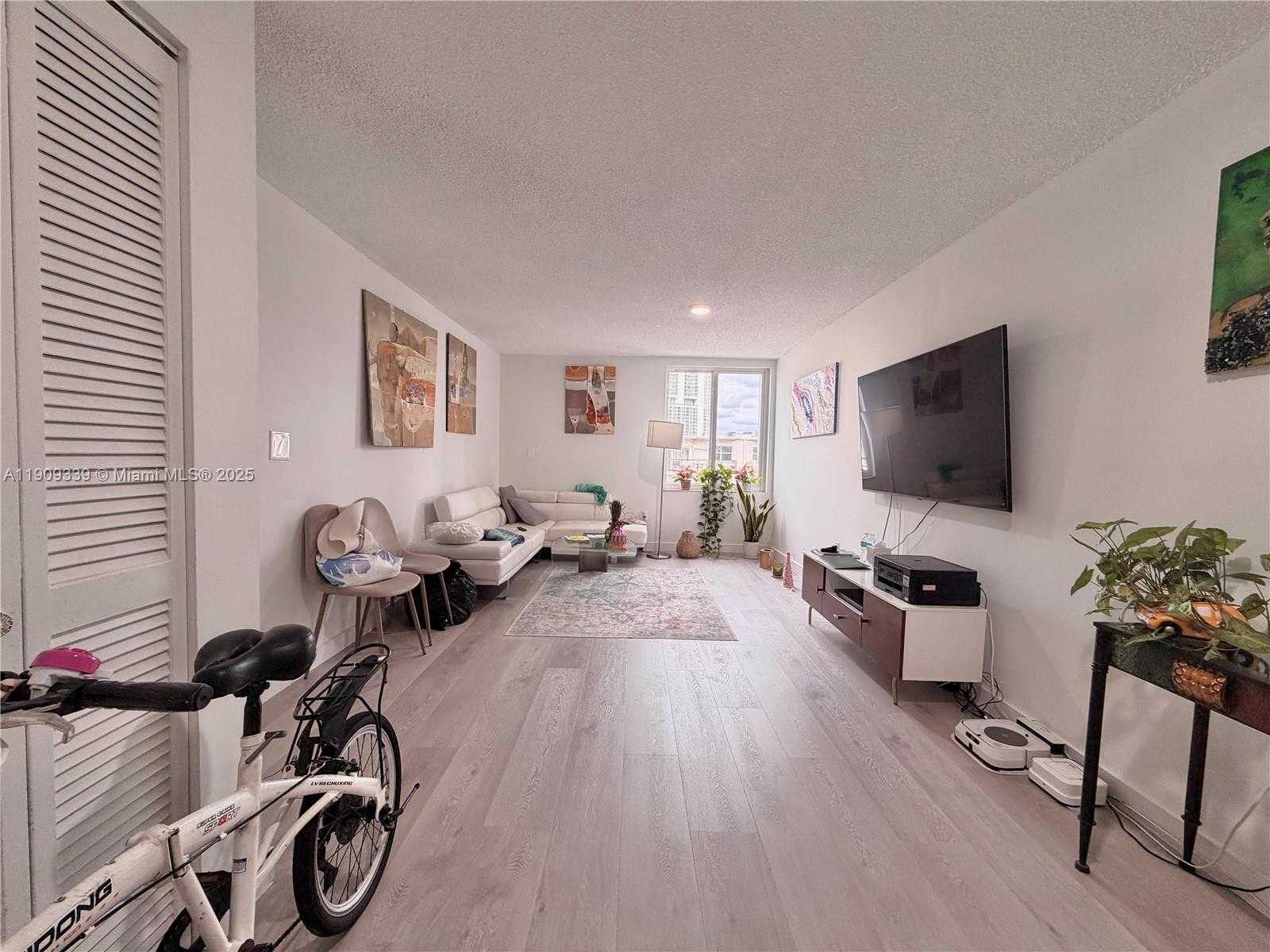 Small Image of 250 180TH DR #505, Sunny Isles Beach Number 3