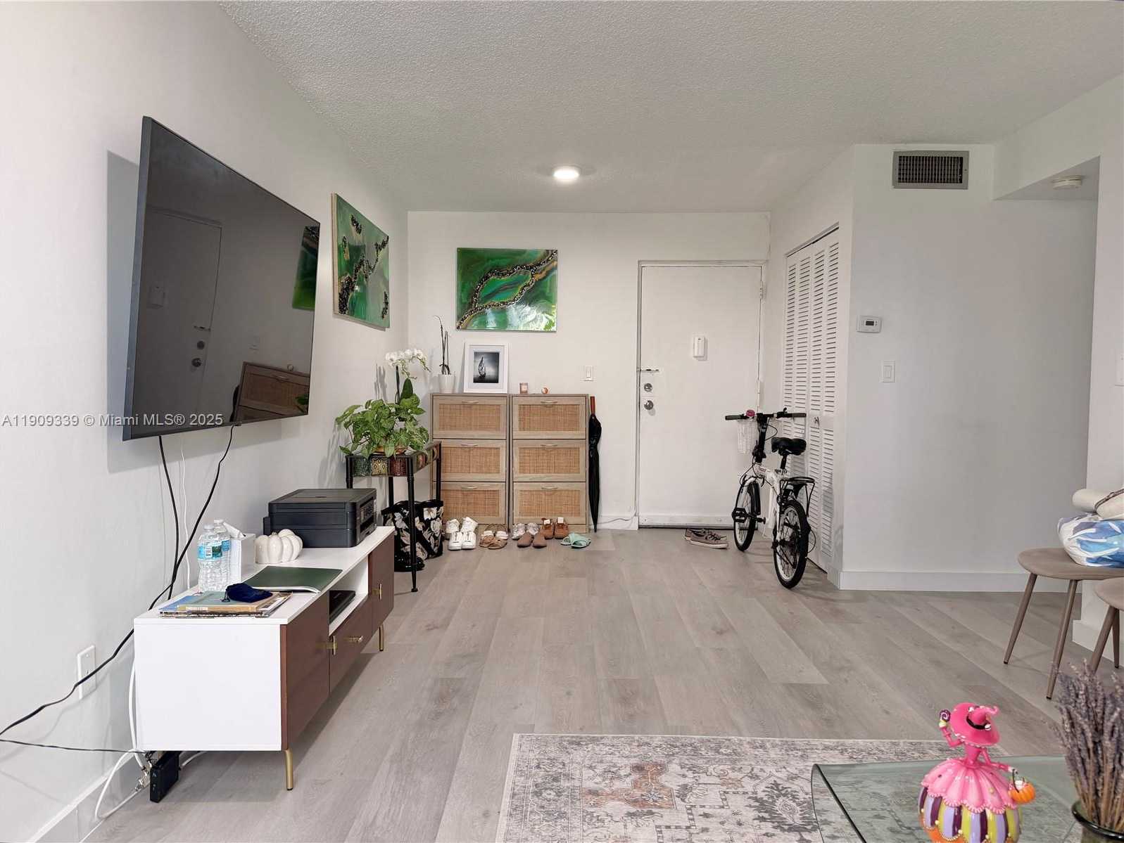 Small Image of 250 180TH DR #505, Sunny Isles Beach Number 4